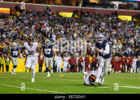 07 janvier 2024 : le quarterback des Dallas Cowboys Dak Prescott (4) dirige le ballon pendant le match NFL entre les Dallas Cowboys et les Washington Commanders à Landover, MD. Reggie Hildred/CSM (crédit image : © Reggie Hildred/CSM via ZUMA Press Wire) Banque D'Images