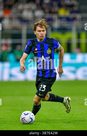 14 avril 2024, Milan, Null, Italie : Milan, Italie. 14 avril 2024. Nicolo Barella (23 ans) de l'Inter vu lors du match de Serie A entre l'Inter et Cagliari à Giuseppe Meazza à Milan. (Crédit image : © Gonzales photo/Gonzales photo via ZUMA Press) Banque D'Images