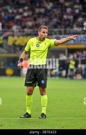 14 avril 2024, Milan, Null, Italie : Milan, Italie. 14 avril 2024. L'arbitre Francesco fourneau a vu lors du match de Serie A entre l'Inter et Cagliari à Giuseppe Meazza à Milan. (Crédit image : © Gonzales photo/Gonzales photo via ZUMA Press) Banque D'Images