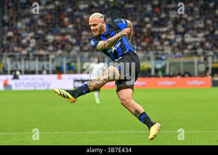 14 avril 2024, Milan, Null, Italie : Milan, Italie. 14 avril 2024. Federico Dimarco (32) de l'Inter a vu lors du match de Serie A entre l'Inter et Cagliari à Giuseppe Meazza à Milan. (Crédit image : © Gonzales photo/Gonzales photo via ZUMA Press) Banque D'Images