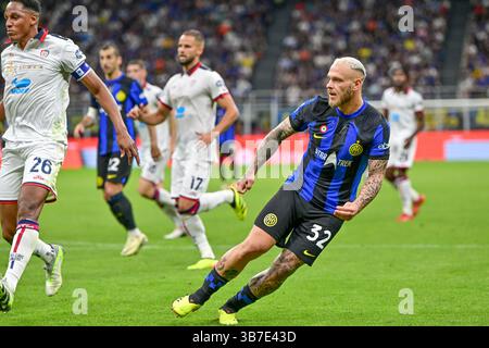 14 avril 2024, Milan, Null, Italie : Milan, Italie. 14 avril 2024. Federico Dimarco (32) de l'Inter a vu lors du match de Serie A entre l'Inter et Cagliari à Giuseppe Meazza à Milan. (Crédit image : © Gonzales photo/Gonzales photo via ZUMA Press) Banque D'Images