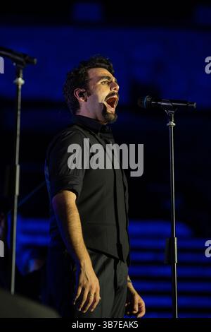 3 mai 2023, Pompéi, Salerne, Italie : Ignazio Boschetto de il Volo se produit lors de ''Tutti per uno - Capolavoro Tour'' live à l'amphithéâtre romain le 17 juillet 2024 à Pompéi, Italie (crédit image : © Francesco Luciano/ZUMA Press Wire) Banque D'Images
