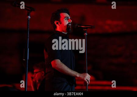 3 mai 2023, Pompéi, Salerne, Italie : Ignazio Boschetto de il Volo se produit lors de ''Tutti per uno - Capolavoro Tour'' live à l'amphithéâtre romain le 17 juillet 2024 à Pompéi, Italie (crédit image : © Francesco Luciano/ZUMA Press Wire) Banque D'Images