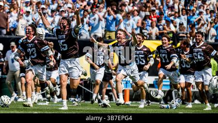 26 mai 2024, Philadelphie, Pennsylvanie, États-Unis : Tuft célèbre avoir remporté le match de crosse de la NCAA Division III National Championship de Tufts contre le Rochester Institute of Technology au Lincoln Financial Field à Philadelphie, Pennsylvanie, le 26 mai 2024. Tufts a gagné 18-14. Scott Serio/Cal Sport Media (crédit image : Banque D'Images