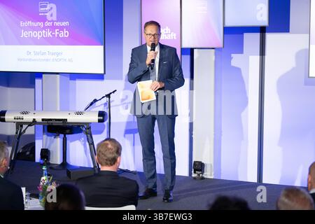 Dresde, Allemagne. 06 mai 2025. Stefan Traeger, PDG de Jenoptik, intervient lors de l'ouverture du nouveau groupe technologique Jenoptik. Après deux ans et demi de construction, le site de Dresde a été officiellement inauguré. Crédit : Sebastian Kahnert/dpa/Alamy Live News Banque D'Images