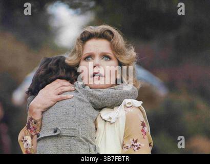 25 juillet 2023, États-Unis : Lee Remick, Harvey Spencer Stephens, sur le plateau du film, ''The Omen'', 20th Century-Fox, 1976 (image crédit : © JT Vintage via ZUMA Press Wire) Banque D'Images