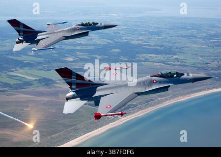 Le General Dynamics F-16AM Fighting Falcon de la Royal Danish Air Force, immatriculé E-601, est présenté avec sa queue d'affichage. Cet avion de chasse multi-rôle est capable d'une variété de missions, y compris la défense aérienne et la frappe de précision. Banque D'Images