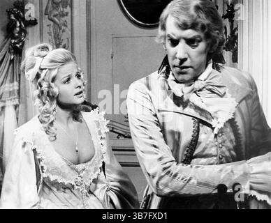 1 novembre 2021, États-Unis : Ewa Aulin, Donald Sutherland, sur le plateau du film, ''commencez la révolution sans moi'', Warner Bros., 1970 (crédit image : © JT Vintage via ZUMA Press Wire) Banque D'Images