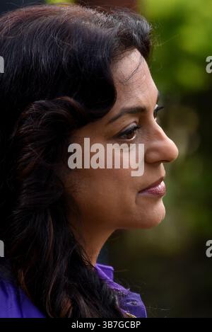 Kolkata, Inde. 06 mai 2025. Juhi Chawla, actrice de Bollywood et copropriétaire de KKR avec 40 Shahoshi Ranis, assistent à la séance d'entraînement et interagissent avec les joueurs à Eden Gardens à Kolkata, Inde, le 6 mai 2025, photo de Debajyoti Chakraborty(photo : Debajyoti Chakraborty/News images) à Kolkata, Inde, le 5/6/2025. (Photo de Debajyoti Chakraborty/News images/Sipa USA) crédit : Sipa USA/Alamy Live News Banque D'Images