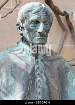 Buste, du cardinal St John Henry Newman, dans le domaine du Trinity College, Université de Cambridge, Angleterre. Banque D'Images