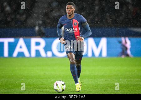 25 février 2024, Paris, France, France : Nuno MENDES du PSG lors du match de Ligue 1 entre le Paris Saint-Germain (PSG) et le stade Rennais (Rennes) au stade du Parc des Princes le 25 février 2024 à Paris, France. (Crédit image : © Matthieu Mirville/ZUMA Press Wire) Banque D'Images