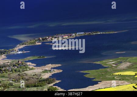 Greifswald, île de Riems avec Friedrich-Loeffler, Mecklembourg-Poméranie occidentale, Allemagne, photo aérienne d'un petit avion, 27.04.2025 < anglais Banque D'Images