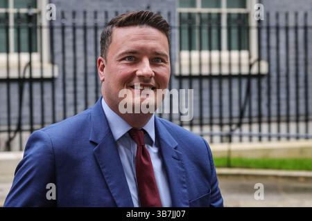 .Londres, Royaume-Uni. 06 mai 2025. Wes Streeting, secrétaire à la santé, député Ilford North. Les ministres assistent à la réunion du cabinet du gouvernement à Downing Street, Londres, Royaume-Uni. Crédit : Imageplotter/Alamy Live News Banque D'Images