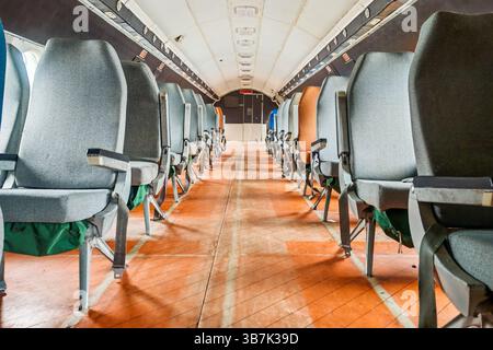 Cabine d'avion vintage avec sièges rétro intérieur Banque D'Images
