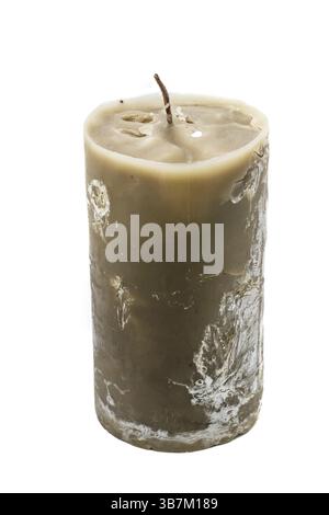 Bougie de cire versée dans la maison sur un fond isolé Banque D'Images