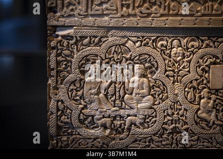 Coffre hispano-arabe du monastère de Leire, 1004 après Christ. Fabriqué dans l'atelier Madinat Al-Zahira, Musée de Navarre, Pampelune, Navarre, SP Banque D'Images