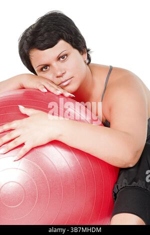 Grosse femme avec une grosse boule rouge Banque D'Images