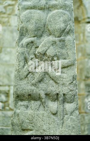 Deux personnages cléricaux, Kilfenora Medieval Cathedral (Saint Fachtnanrsquo), Doorty Cross, The Burren, County Clare, Ireland, Royaume-Uni, Europe Banque D'Images
