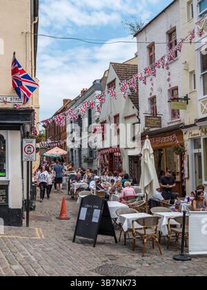 Vue générale le long de Church Lane pendant le Jubilé de platine de la reine Elizabeth II, été 2022, Windsor, Berkshire, Royaume-Uni. Banque D'Images