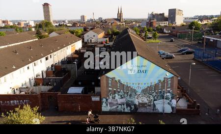 Une murale représentant vie Day vue sur Douvres place au large de Shankill Road à l'ouest de Belfast. Banque D'Images