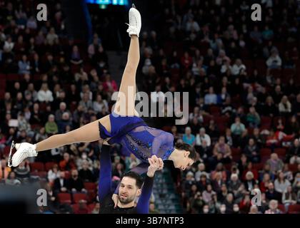 20 mars 2024, Montréal, Québec, Canada : Deanna Stellato-Dudek et Maxime Deschamps du Canada participent au programme pairs courts lors des Championnats du monde de patinage artistique ISU au Centre Bell le 20 mars 2024 à Montréal, Québec, Canada. (Crédit image : © Andrew Chin/ZUMA Press Wire) Banque D'Images