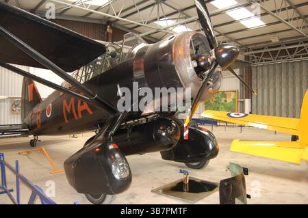 Cette version du Westland Lysander a été spécialement adaptée pour être utilisée par le SOE lors de missions secrètes derrière les lignes ennemies en Europe Banque D'Images