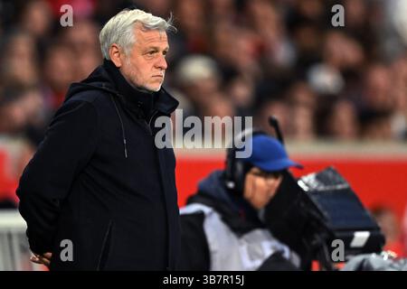 LILLE - Lille OSC entraîneur Bruno Genesio lors du match de Ligue 1 entre Lille OSC et l'Olympique Lyonnais au stade Pierre-Mauroy le 4 mai 2025 à Lille. ANP | Hollandse Hoogte | Gerrit van Keulen Banque D'Images