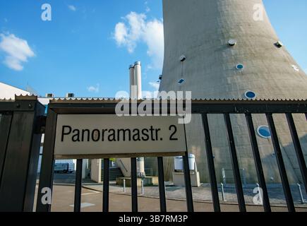 Panneau de rue pour Panoramastrasse 2 à Berlin, situé au pied de la célèbre Fernsehturm (tour de télévision) dans le centre de Mitte. Banque D'Images