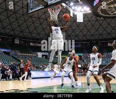 22 décembre 2023 : le garde du Old Dominion R.J. Blakney (15 ans) prend le rebond lors du match de basket-ball Diamond Head Classic de Hawaiian Airlines entre les Temple Owls et les Old Dominion Monarchs au Sofi Arena du Stan Sheriff Center à Honolulu, Hawaï. Glenn Yoza/CSM (crédit image : © Glenn Yoza/CSM via ZUMA Press Wire) Banque D'Images