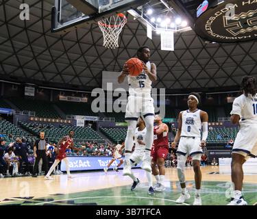 22 décembre 2023 : le garde du Old Dominion R.J. Blakney (15 ans) prend le rebond lors du match de basket-ball Diamond Head Classic de Hawaiian Airlines entre les Temple Owls et les Old Dominion Monarchs au Sofi Arena du Stan Sheriff Center à Honolulu, Hawaï. Glenn Yoza/CSM (crédit image : © Glenn Yoza/CSM via ZUMA Press Wire) Banque D'Images