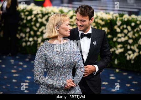 New York, États-Unis. 5 mai 2025. Pamela Anderson et Brandon Lee participant au Metropolitan Museum of Art costume Institute bénéficient du Gala 2025. Le crédit photo devrait se lire : Matt Crossick/Alamy Live News Banque D'Images