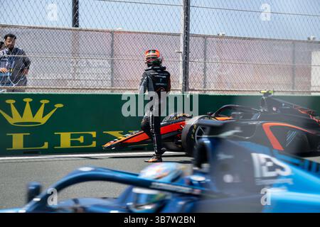 10 mars 2024, Djeddah, Province de la Makkah, Royaume d'Arabie Saoudite : F2 Rafael Villagomez (MEX) de Van Amersfoort Racing #15 après s'être écrasé en essais libres 1 lors de la quatrième édition du Grand Prix d'Arabie Saoudite de formule 1. (Crédit image : © Taidgh Barron/ZUMA Press Wire) Banque D'Images