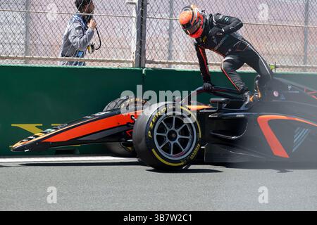 10 mars 2024, Djeddah, Province de la Makkah, Royaume d'Arabie Saoudite : F2 Rafael Villagomez (MEX) de Van Amersfoort Racing #15 après s'être écrasé en essais libres 1 lors de la quatrième édition du Grand Prix d'Arabie Saoudite de formule 1. (Crédit image : © Taidgh Barron/ZUMA Press Wire) Banque D'Images