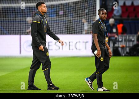 19 septembre 2023, Paris, France, France : Sébastien HALLER du Borussia Dortmund et Jamie BYNOE-GITTENS du Borussia Dortmund lors du match du groupe F de l'UEFA Champions League entre le Paris Saint-Germain et le Borussia Dortmund au Parc des Princes Stadium le 19 septembre 2023 à Paris, France. (Crédit image : © Matthieu Mirville/ZUMA Press Wire) Banque D'Images