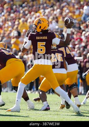 25 novembre 2023 : le quarterback Jaden Rashada (5 ans) des Sun Devils de l'Arizona retourne pour passer lors d'un match de football NCAA entre l'Université de l'Arizona et l'Université de l'Arizona au Mountain America Stadium de Tempe, Arizona. ..Michael Cazares/CSM. (Image crédit : Banque D'Images