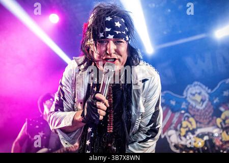 17 février 2024, Oslo, Copenhague, Norvège : Oslo, Norvège. 17 février 2024. Le groupe norvégien de glam rock Wig Wam donne un concert au Rockefeller à Oslo. Ici, le chanteur Glam est vu en direct sur scène. (Crédit image : © Terje Dokken/Gonzales photo via ZUMA Press) Banque D'Images