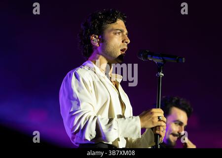 3 mai 2023, Pompéi, Salerne, Italie : Gianluca Ginoble de il Volo se produit lors de ''Tutti per uno - Capolavoro Tour'' live à l'amphithéâtre romain le 17 juillet 2024 à Pompéi, Italie (crédit image : © Francesco Luciano/ZUMA Press Wire) Banque D'Images