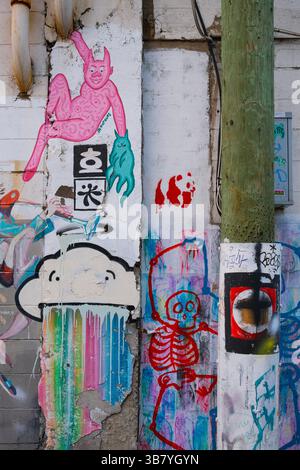 Une murale colorée le long de Astro Alley à Mount Pleasant, Vancouver, C.-B. Banque D'Images