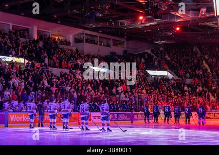 5 janvier 2024 : les joueurs des monstres de Cleveland et des Américains de Rochester se tiennent debout pendant l'hymne national. Les Américains de Rochester ont accueilli les Monsters de Cleveland dans un match de la Ligue américaine de hockey au Blue Cross Arena de Rochester, New York. (Jonathan Tenca/CSM) (image crédit : © Jonathan Tenca/CSM via ZUMA Press Wire) Banque D'Images