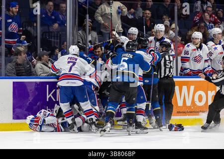 5 janvier 2024 : les joueurs des monstres de Cleveland et des Américains de Rochester s'affrontent en troisième période. Les Américains de Rochester ont accueilli les Monsters de Cleveland dans un match de la Ligue américaine de hockey au Blue Cross Arena de Rochester, New York. (Jonathan Tenca/CSM) (image crédit : © Jonathan Tenca/CSM via ZUMA Press Wire) Banque D'Images