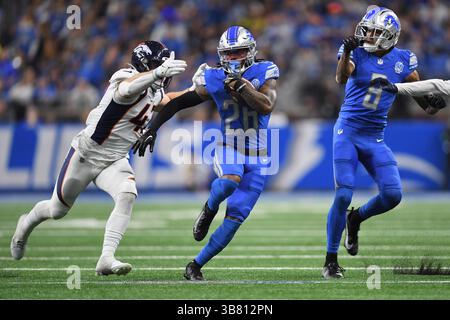 DETROIT, mi - 16 DÉCEMBRE : Detroit Lions RB Jahmyr Gibbs (26) tente de surpasser le linebacker des Denver Broncos Josey Jewell (47) pendant le match entre les Denver Broncos et les Detroit Lions le 16 décembre 2023 au Ford Field à Detroit, mi (photo par Allan Dranberg/CSM) (crédit image : © Allan Dranberg/CSM via ZUMA Press Wire) Banque D'Images