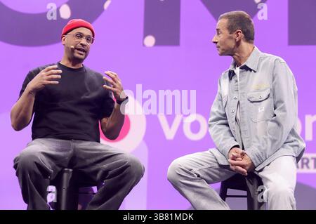 Jean Pierre Kraemer und Kai Pflaume beim OMR Festival 2025 à den Messehallen. Hambourg, 06.05.2025 *** Jean Pierre Kraemer et Kai Pflaume au Festival OMR 2025 dans les salles d'exposition de Hambourg, 06 05 2025 Foto :xgbrcix/xFuturexImagex omr 5596 Banque D'Images