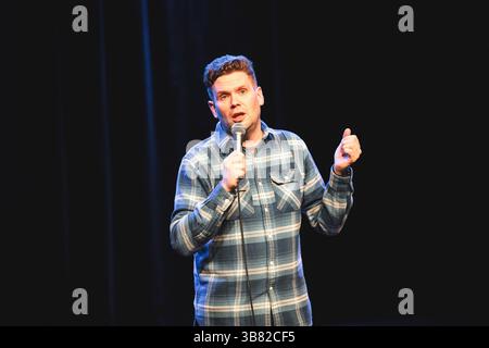 27 mars 2024, Copenhague, Copenhague, Danemark : Copenhague, Danemark. 27 mars 2024. Le comédien islandais Ari Eldjarn interprète son spectacle retour de l'islandais à Brême à Copenhague. (Crédit image : © Frederikke Jensen/Gonzales photo via ZUMA Press) Banque D'Images