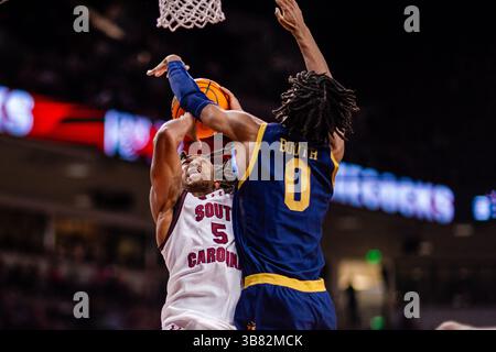 28 novembre 2023 : la garde des Gamecocks de Caroline du Sud, Meechie Johnson (5), se fait fouler par l'attaquant irlandais de notre Dame Carey Booth (0) lors de la seconde moitié du match de basket-ball de la NCAA au Colonial Life Arena à Columbia, Caroline du Sud. (Scott Kinser/CSM) (image de crédit : © Scott Kinser/CSM via ZUMA Press Wire) Banque D'Images