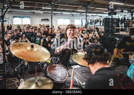 Tilburg, pays-Bas. 20 avril 2025. Le groupe hollandais OUST donne un concert lors du festival de metal néerlandais Roadburn Festival 2025 à Tilburg. Banque D'Images