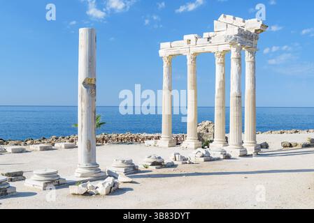 Impressionnantes ruines du temple d'Apollon à Side, Turquie Banque D'Images