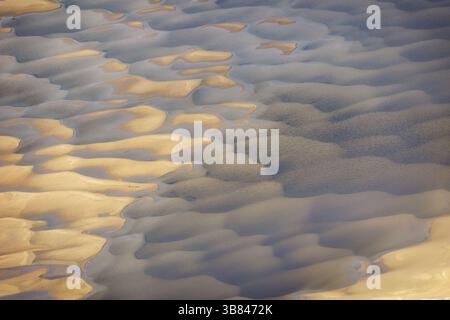 Fond de dunes de sable inondées d'eau Banque D'Images
