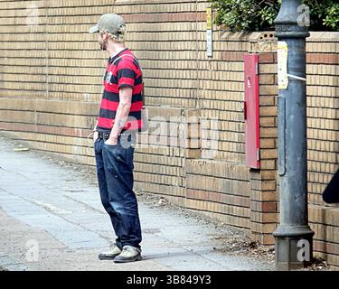 Glasgow, Écosse, Royaume-Uni. 7 mai avril 2025. Météo britannique : ensoleillé sur la ville comme les touristes et les habitants se déplacent dans le centre-ville. Crédit Gerard Ferry/Alamy Live News Banque D'Images