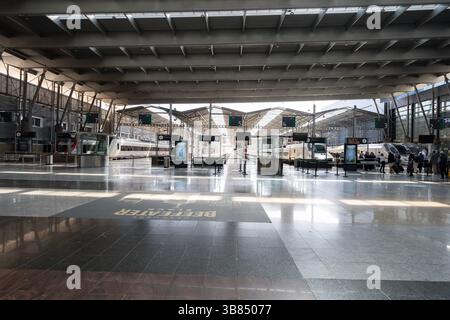 17 avril 2024, Malaga, Andalousie, États-Unis : le train à grande vitesse arrive à la gare de MarÃ­a Zambrano de Malaga, plaque tournante du transport ferroviaire en Andalousie, Espagne. (Crédit image : © Walter G Arce Sr Grindstone Medi/ASP) Banque D'Images