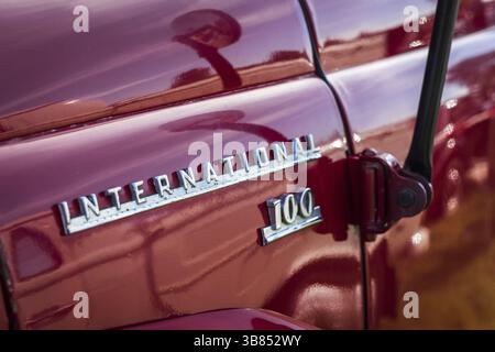 PAAREN Im GLIEN, Allemagne - 03 OCTOBRE 2020 : emblème de la camionnette internationale R-100 : le salon de l'automobile classique 2020 Banque D'Images